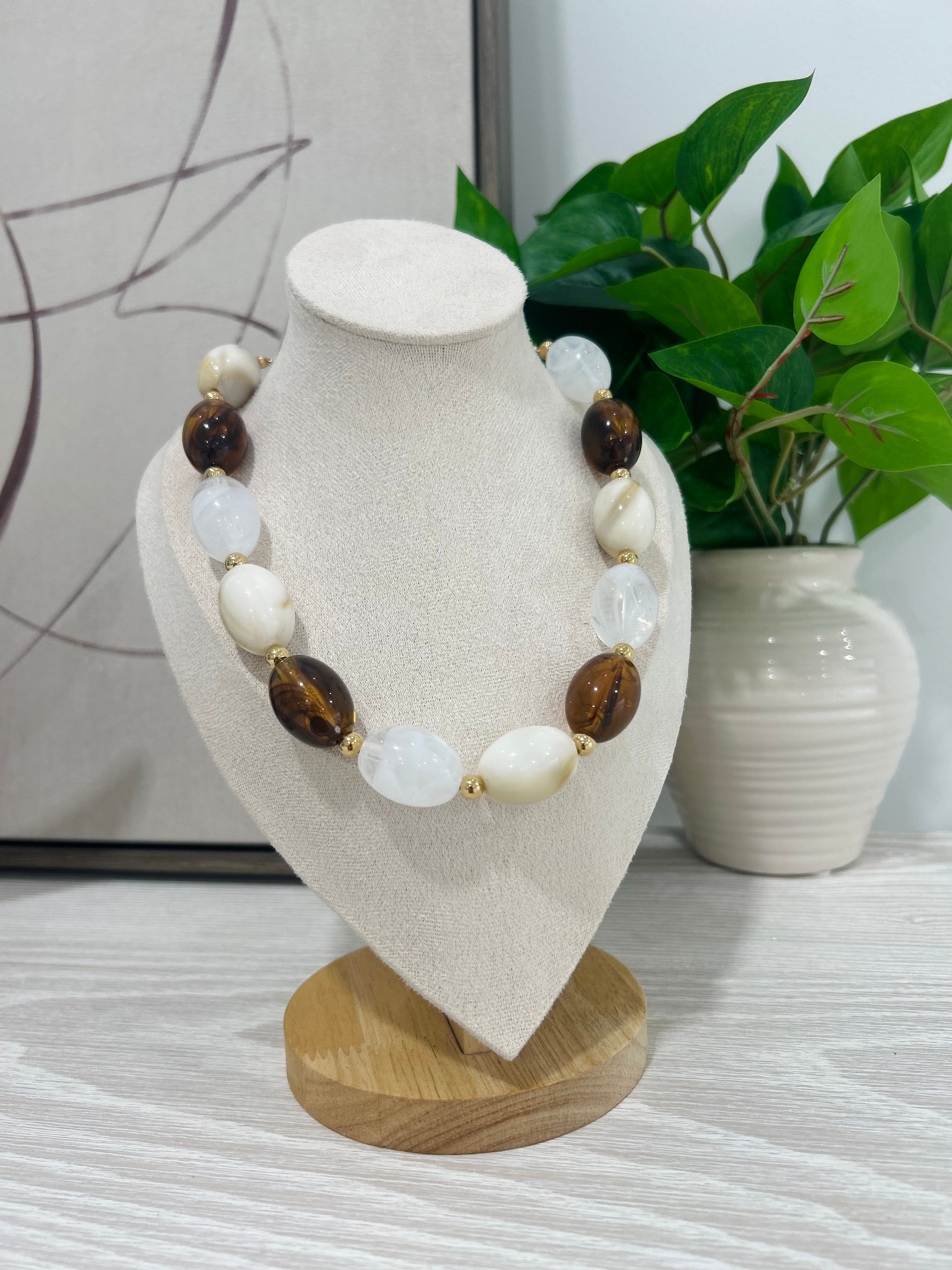 Lavish Resin Link Necklace
