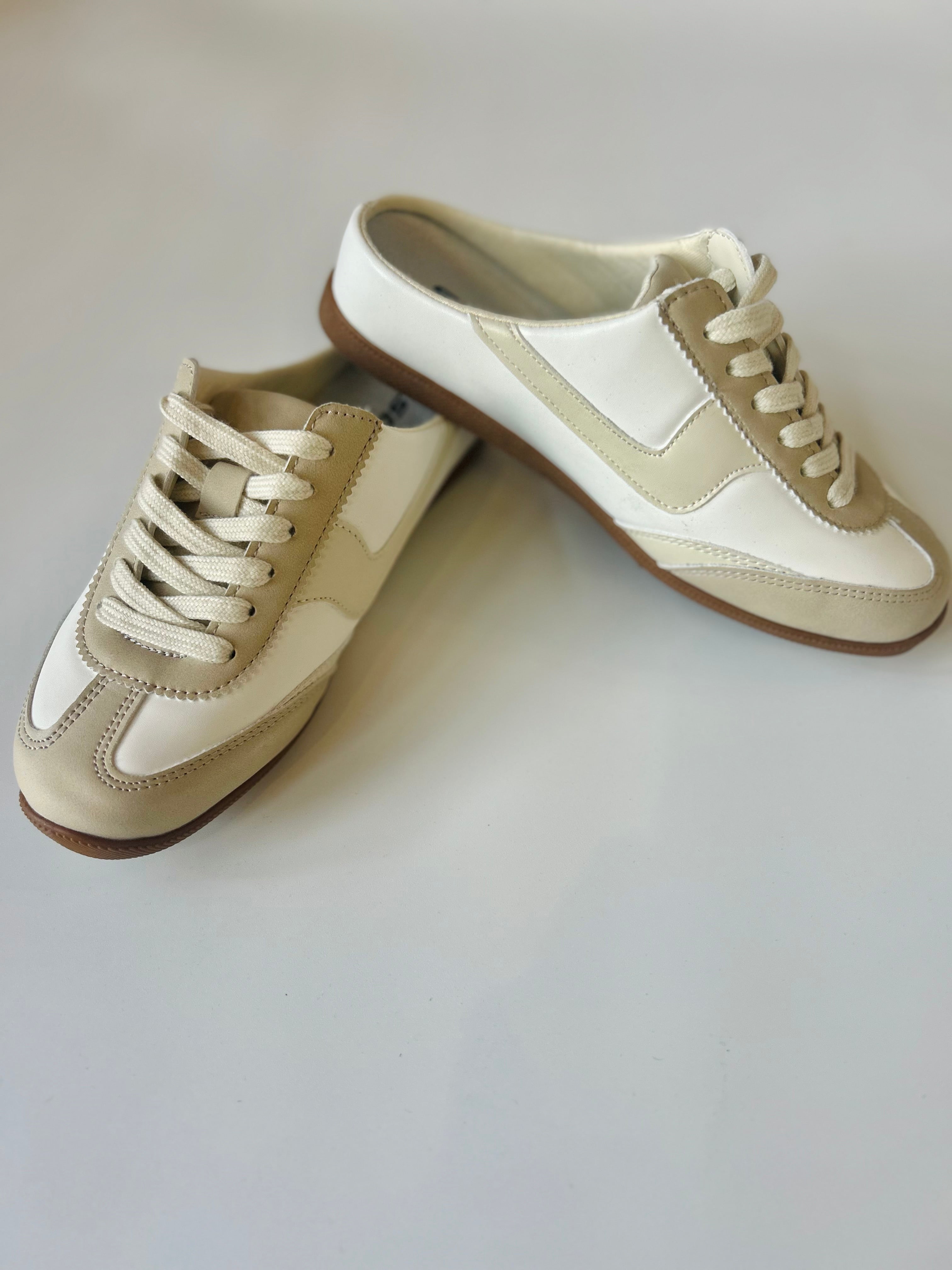 Light Feel Sneaker