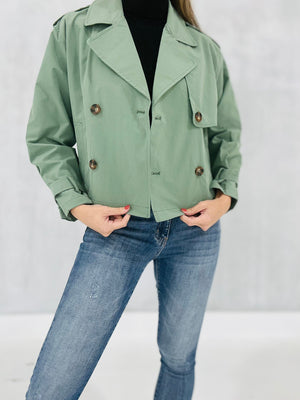 Pair our "Harriet Jacket" for the perfect denim and boot combo outfit. This is the perfect trench coat to transition Fall into Winter. Details: Cropped Trench Jacket Belt Sleeve Detail Exaggerated Collar Fabric: 100% Polyester