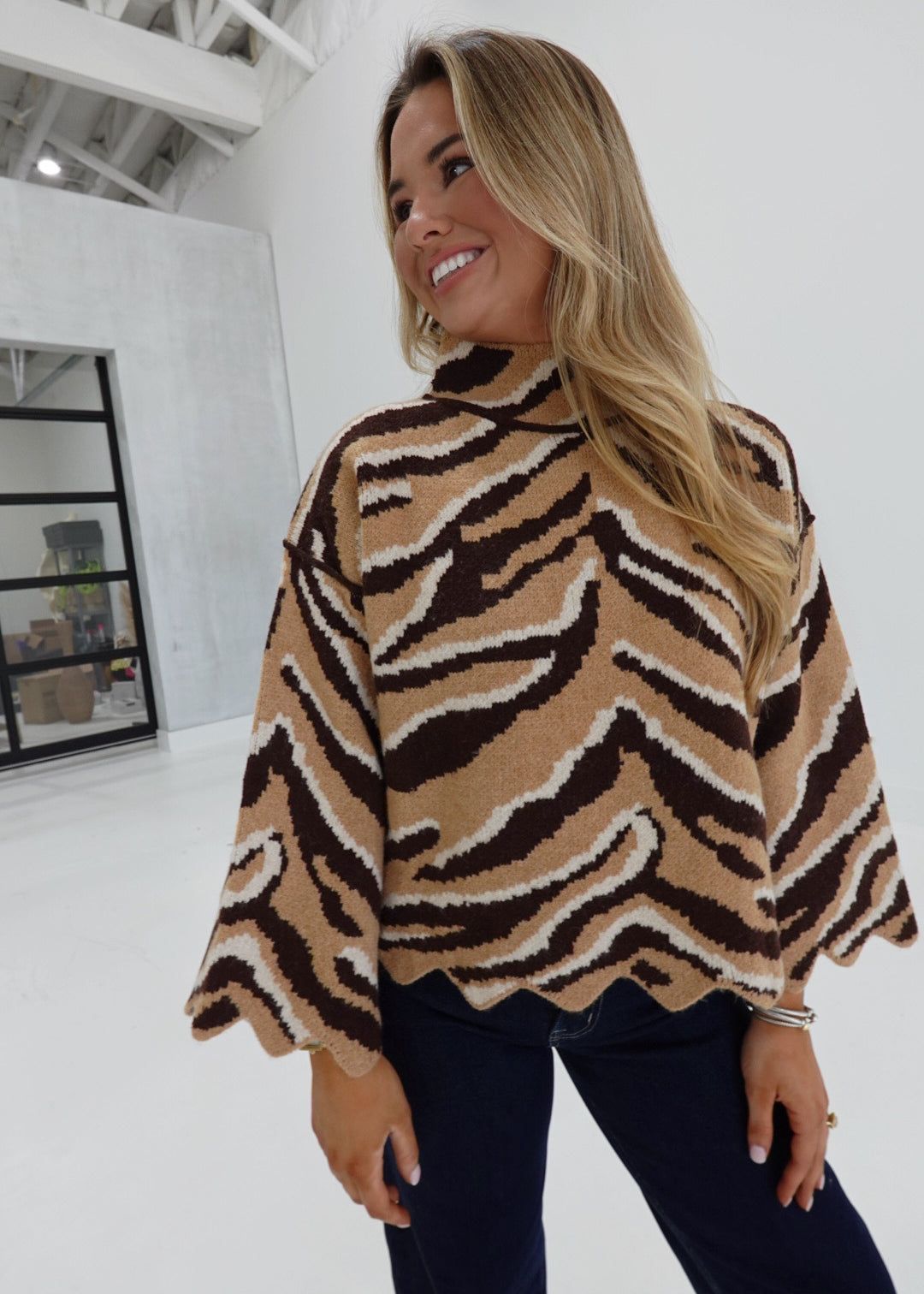 Jazzy Scallop Sweater - Camel