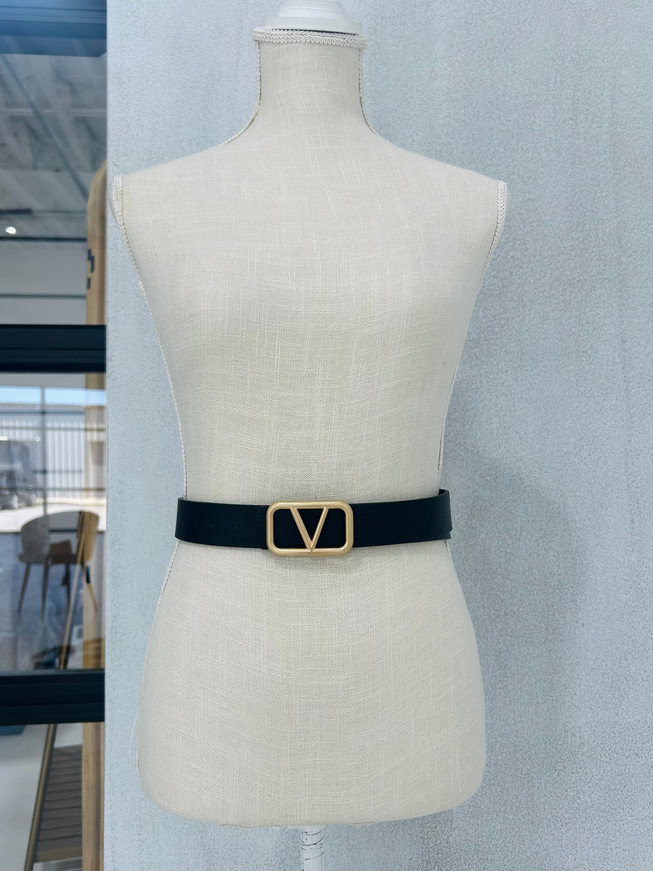 Chic V Buckle Belt - Black