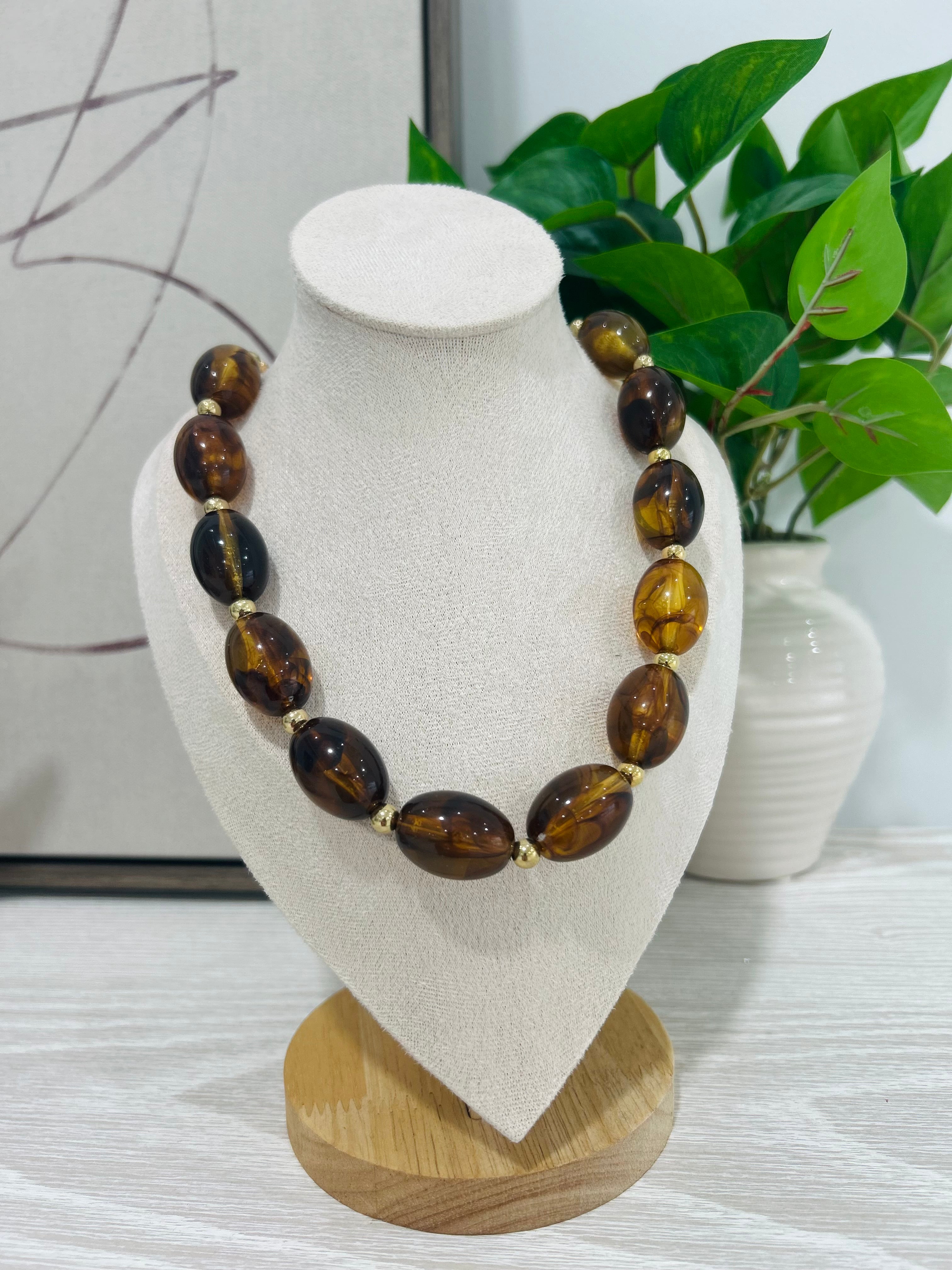 Lavish Resin Link Necklace