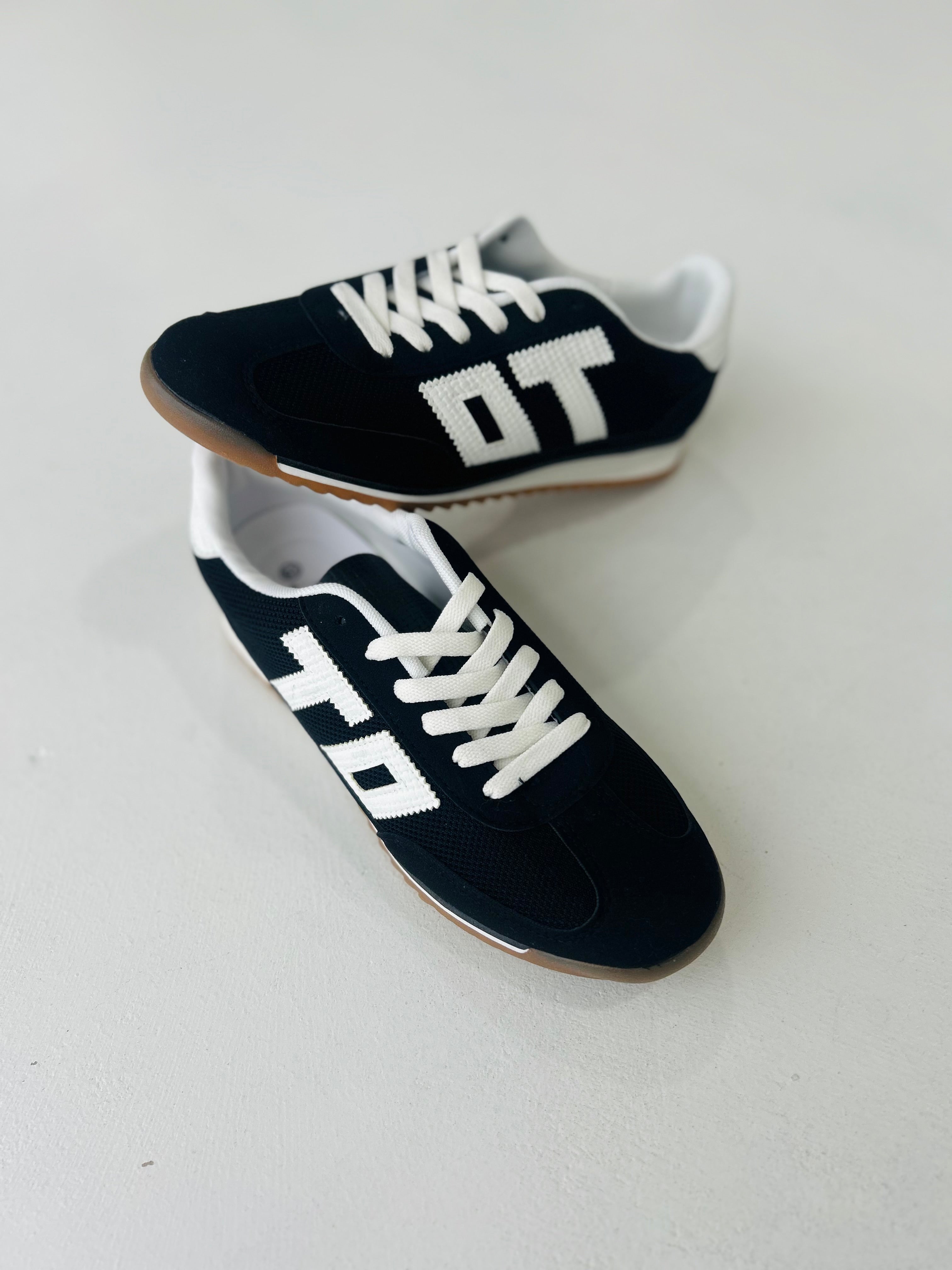 Time-Out Sneaker - Black/White